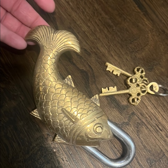 Gold Fish-Shaped Padlock with Keys - Picture 3 of 4